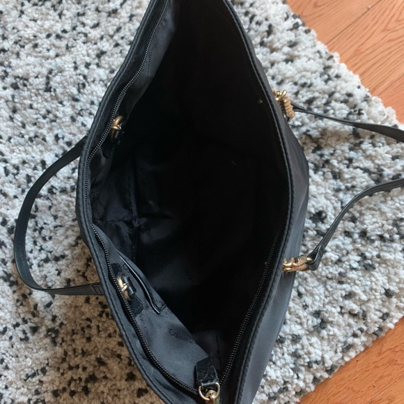 Black Calvin Klein tote purse, medium size with a zipper and leather handles - Picture 4 of 8
